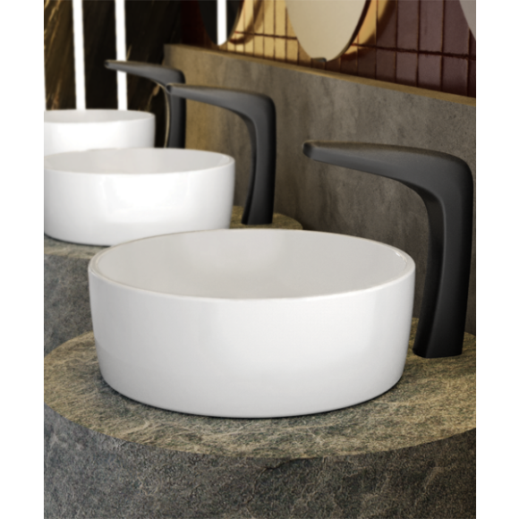 Llave electrónica color negro para lavabo de baño institucional 