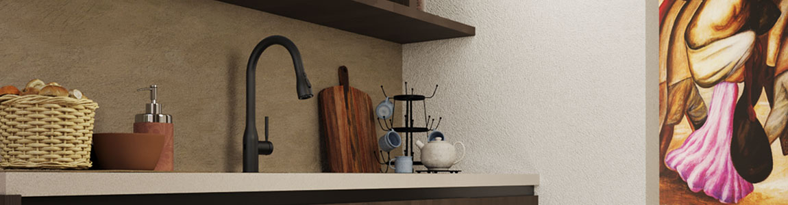 Fregadero de cocina con llave monomando color negro de alta tecnología, acompañado de un estilo tradicional en tonos sepia y arena.